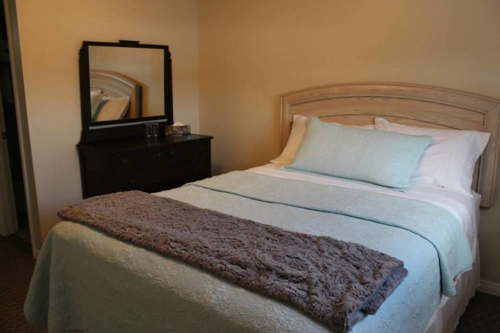 Honeycomb Bed & Breakfast Onanole 외부 사진