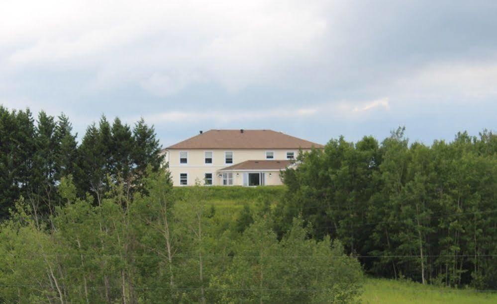 Honeycomb Bed & Breakfast Onanole 외부 사진