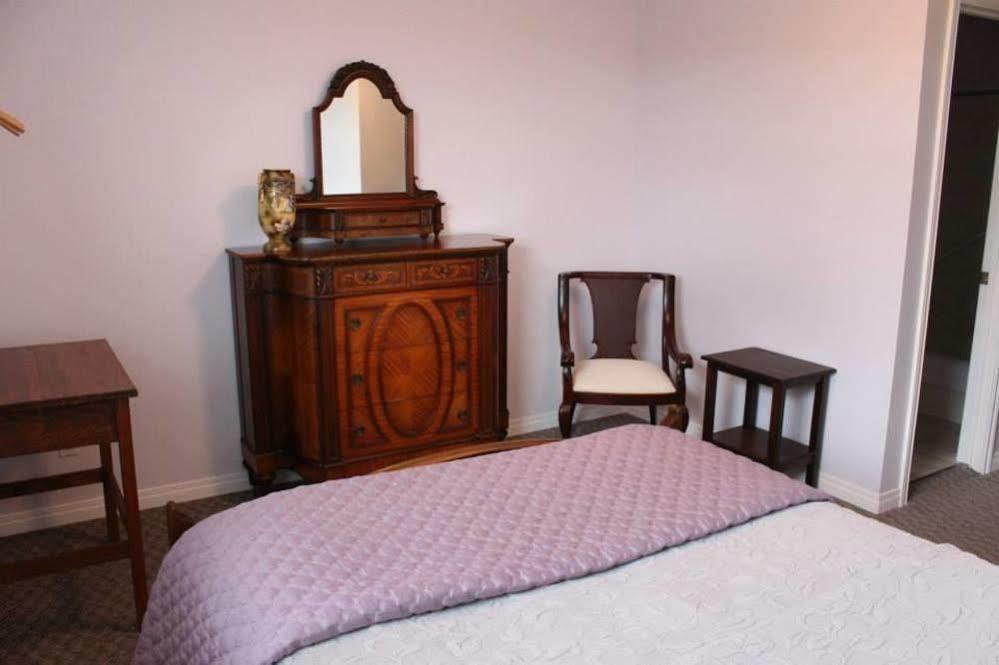 Honeycomb Bed & Breakfast Onanole 외부 사진