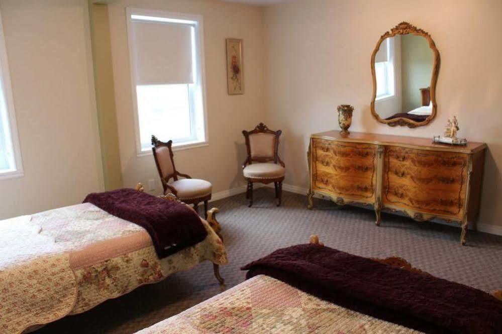 Honeycomb Bed & Breakfast Onanole 외부 사진