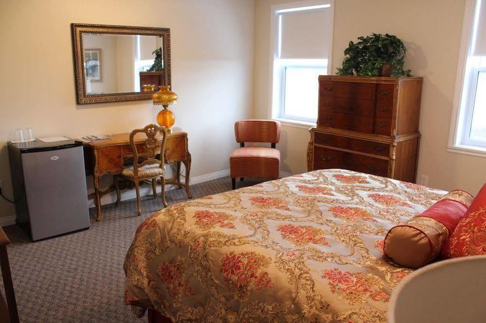 Honeycomb Bed & Breakfast Onanole 외부 사진